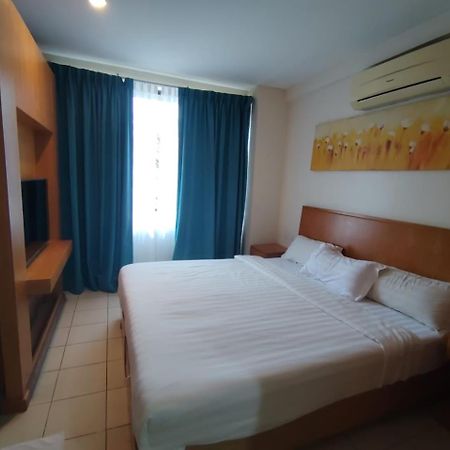Fratini'S Hotel Labuan Kültér fotó