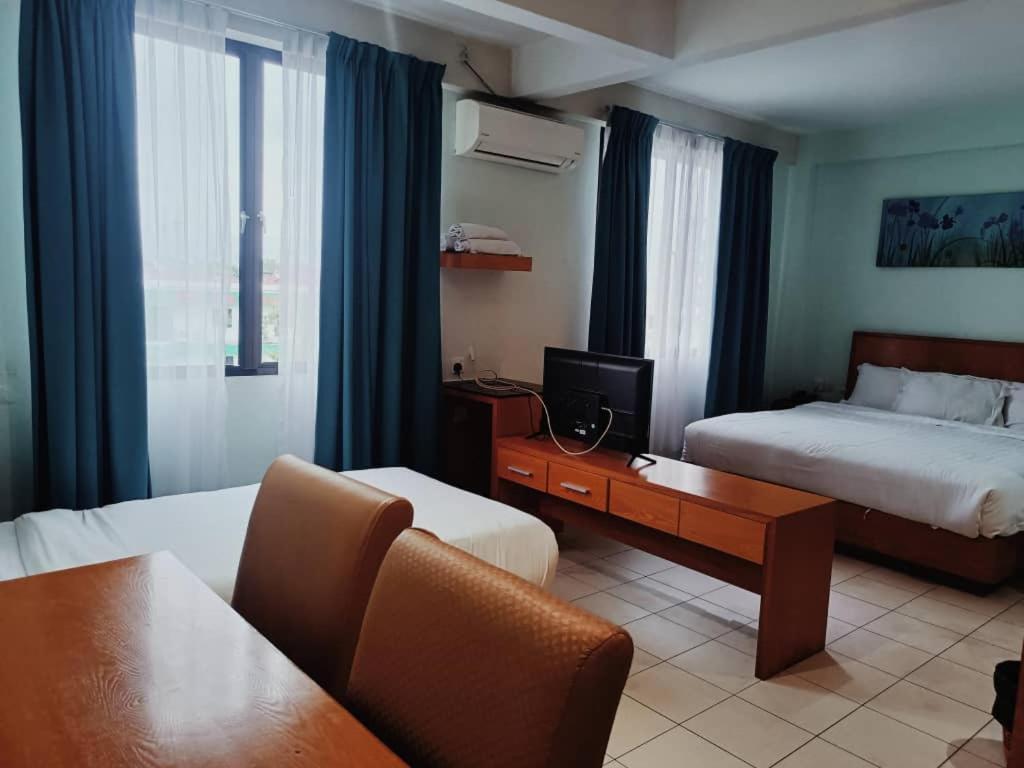 Fratini'S Hotel Labuan Kültér fotó