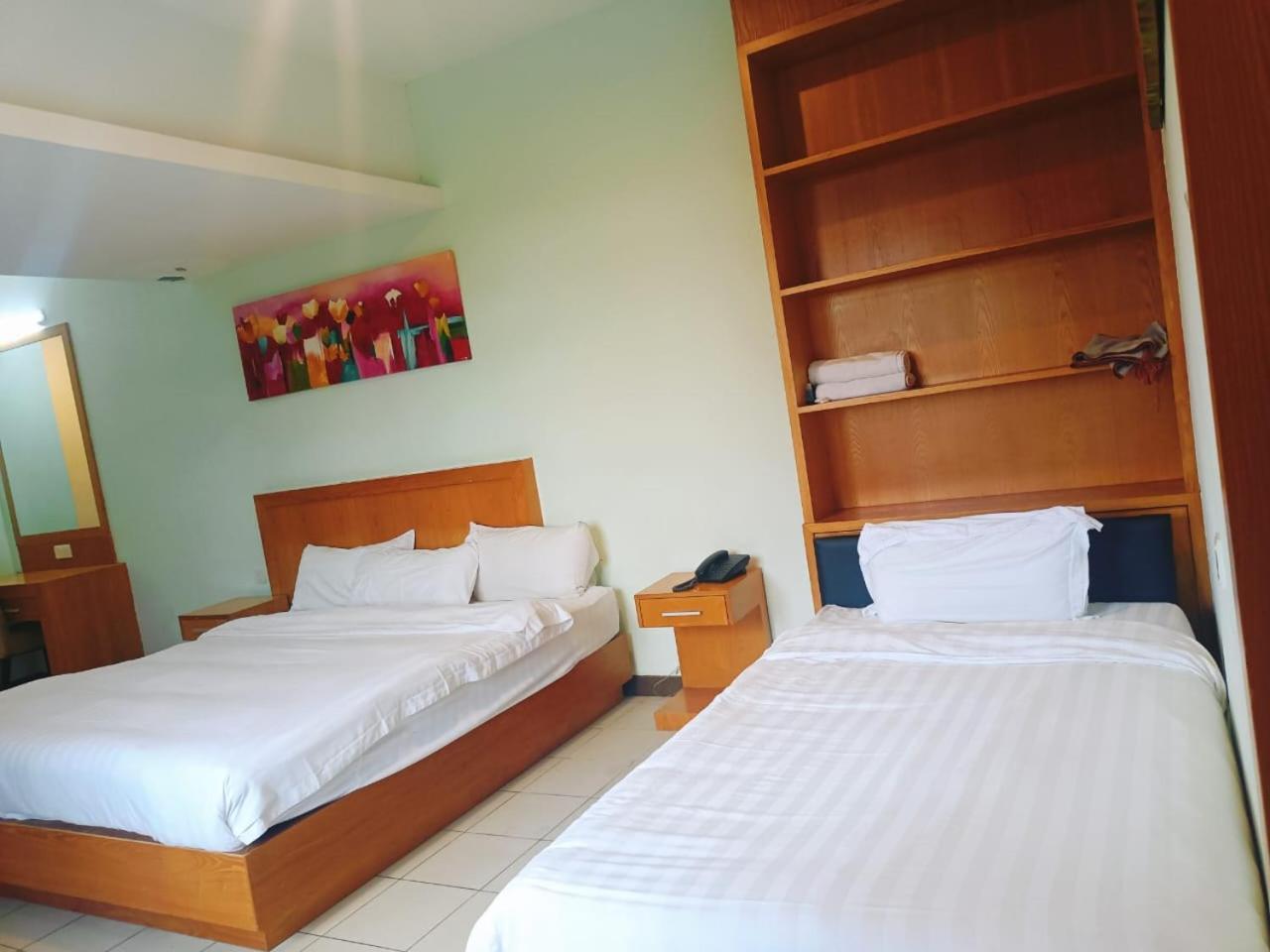 Fratini'S Hotel Labuan Kültér fotó