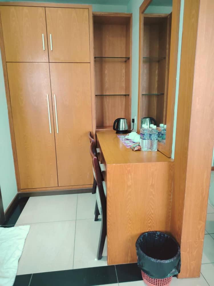 Fratini'S Hotel Labuan Kültér fotó