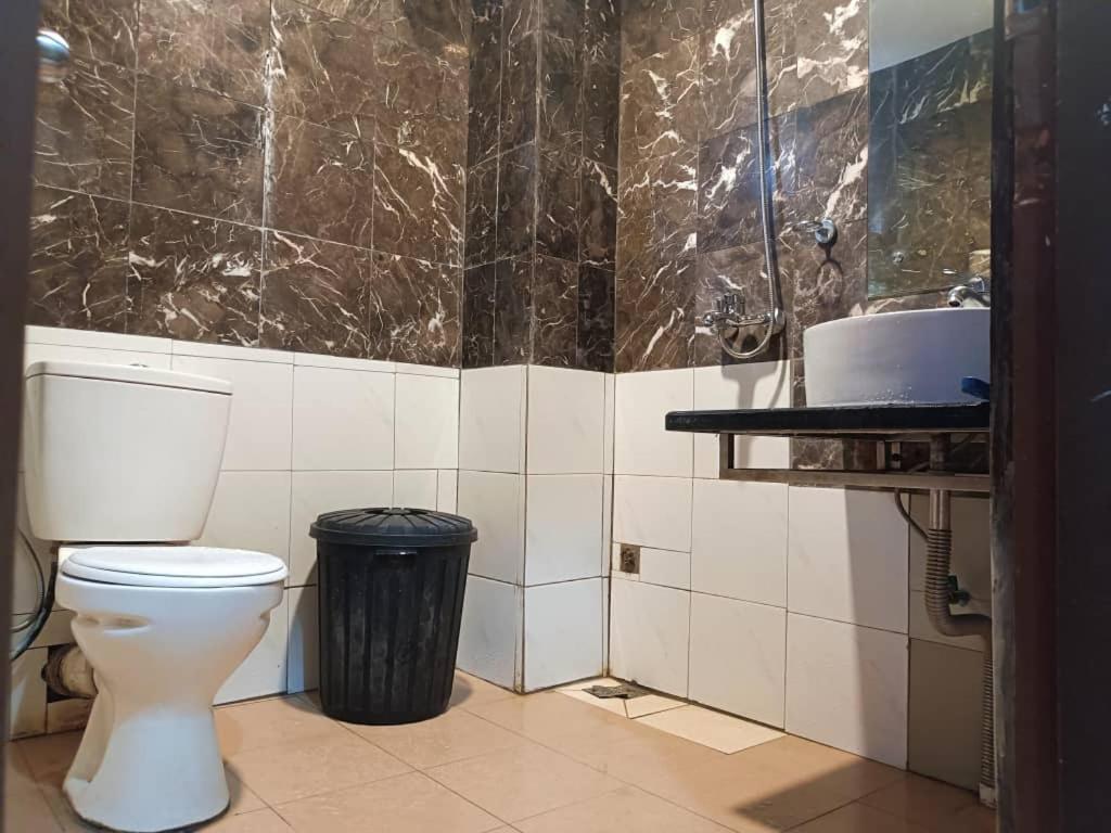 Fratini'S Hotel Labuan Kültér fotó