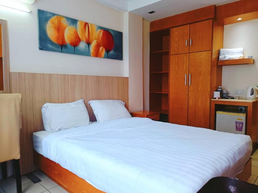 Fratini'S Hotel Labuan Kültér fotó