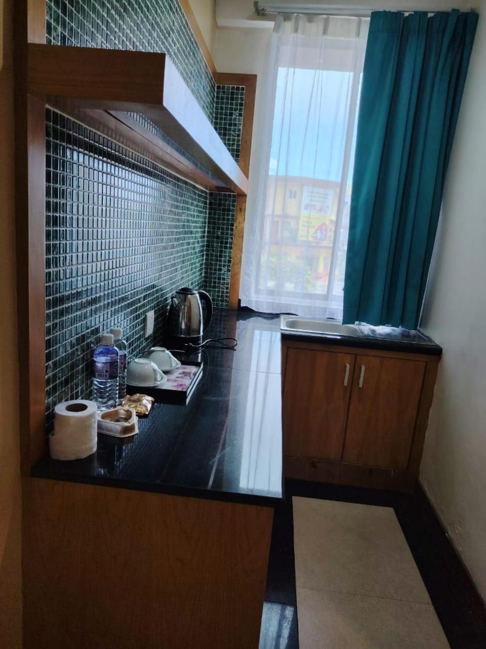 Fratini'S Hotel Labuan Kültér fotó