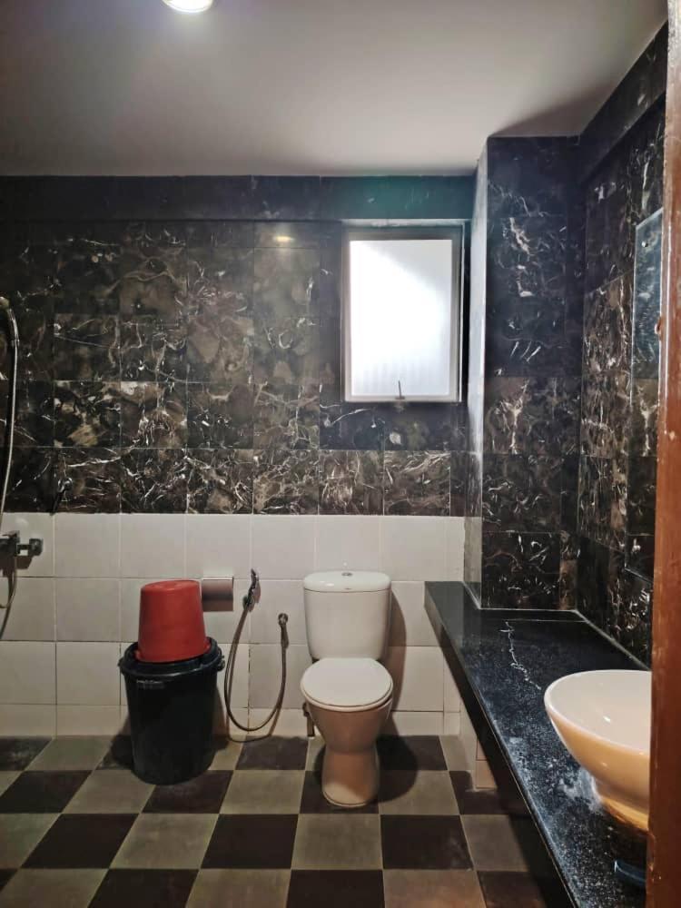 Fratini'S Hotel Labuan Kültér fotó