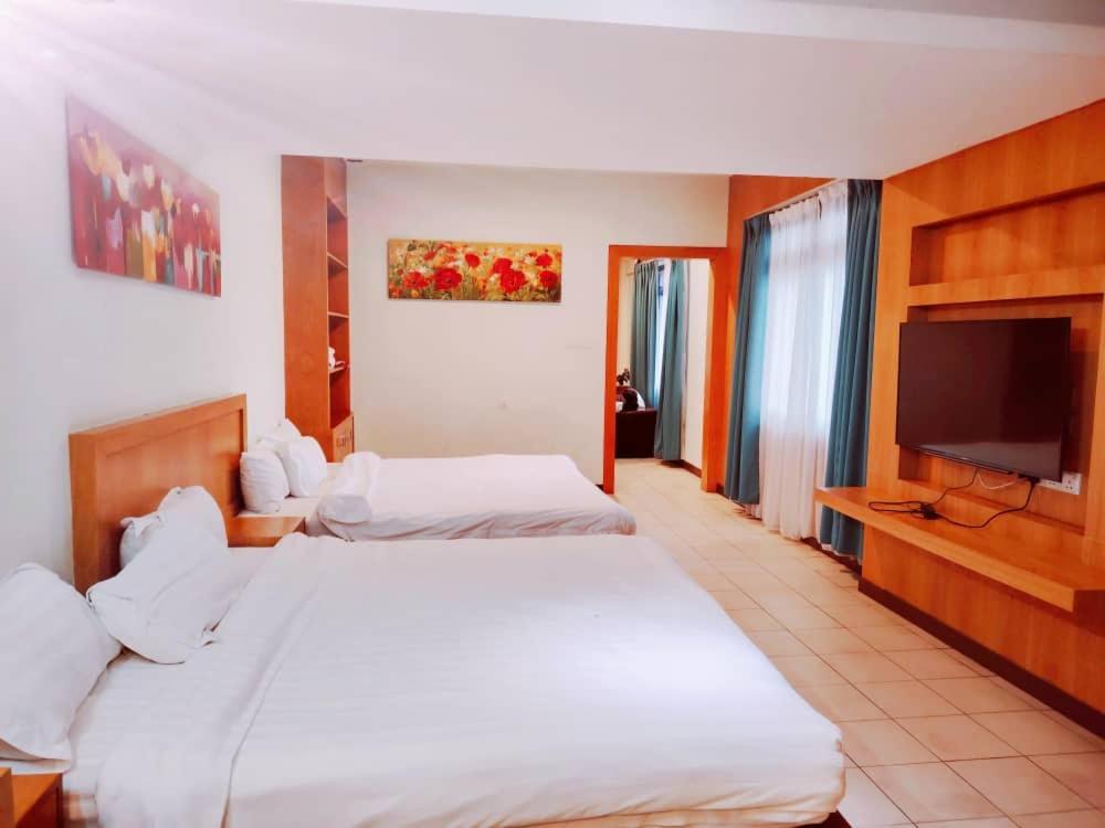 Fratini'S Hotel Labuan Kültér fotó