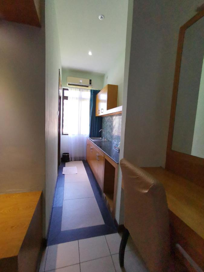 Fratini'S Hotel Labuan Kültér fotó