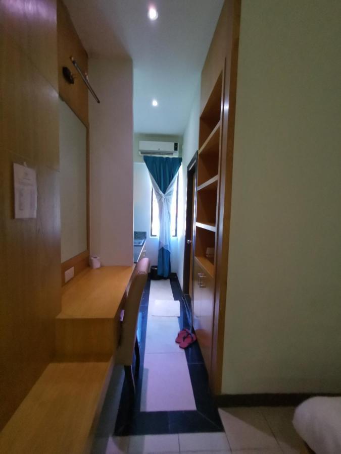 Fratini'S Hotel Labuan Kültér fotó