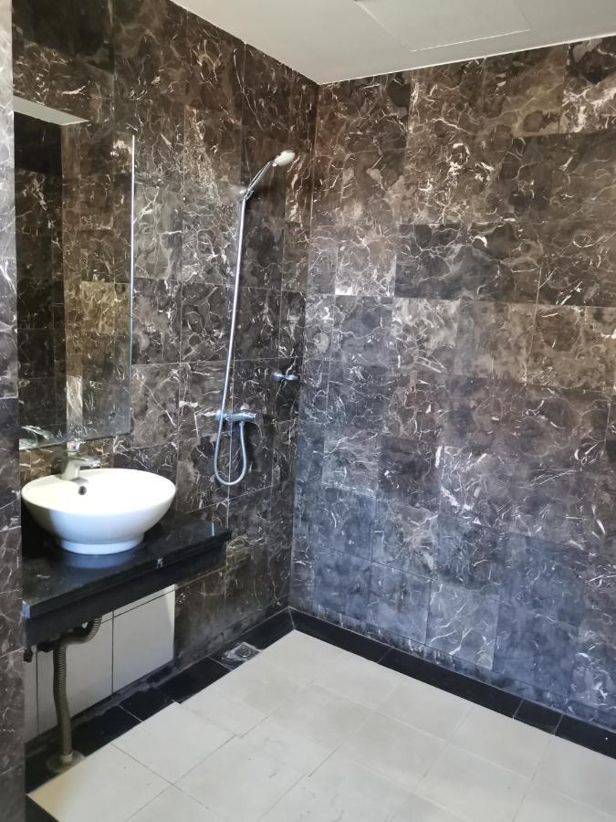 Fratini'S Hotel Labuan Kültér fotó