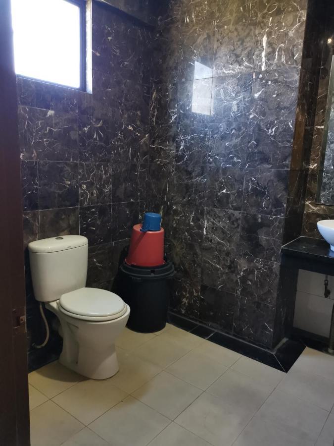 Fratini'S Hotel Labuan Kültér fotó