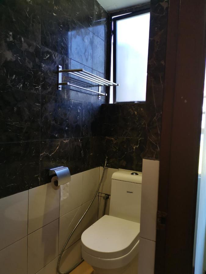 Fratini'S Hotel Labuan Kültér fotó