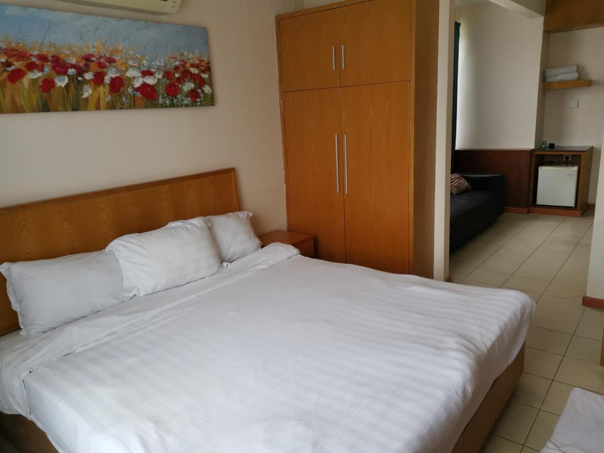 Fratini'S Hotel Labuan Kültér fotó