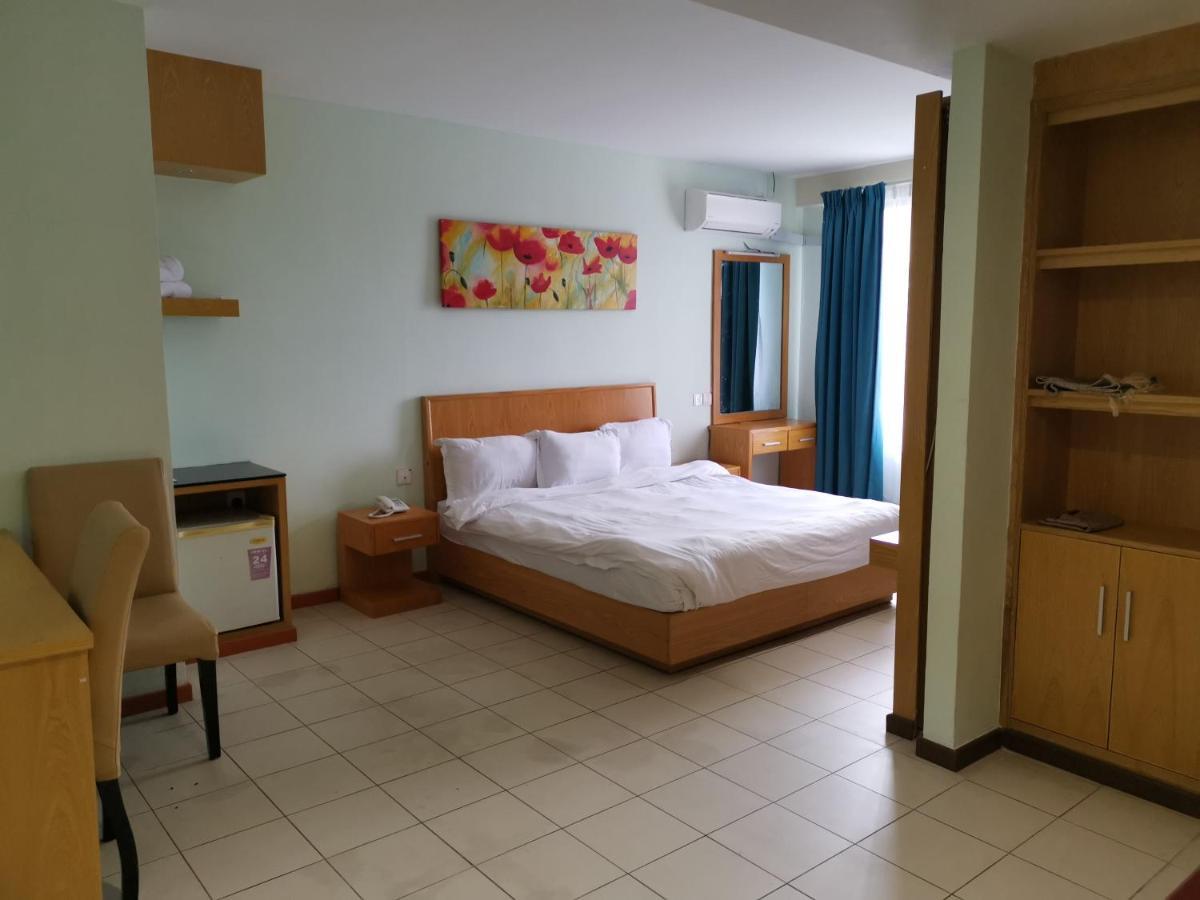 Fratini'S Hotel Labuan Kültér fotó