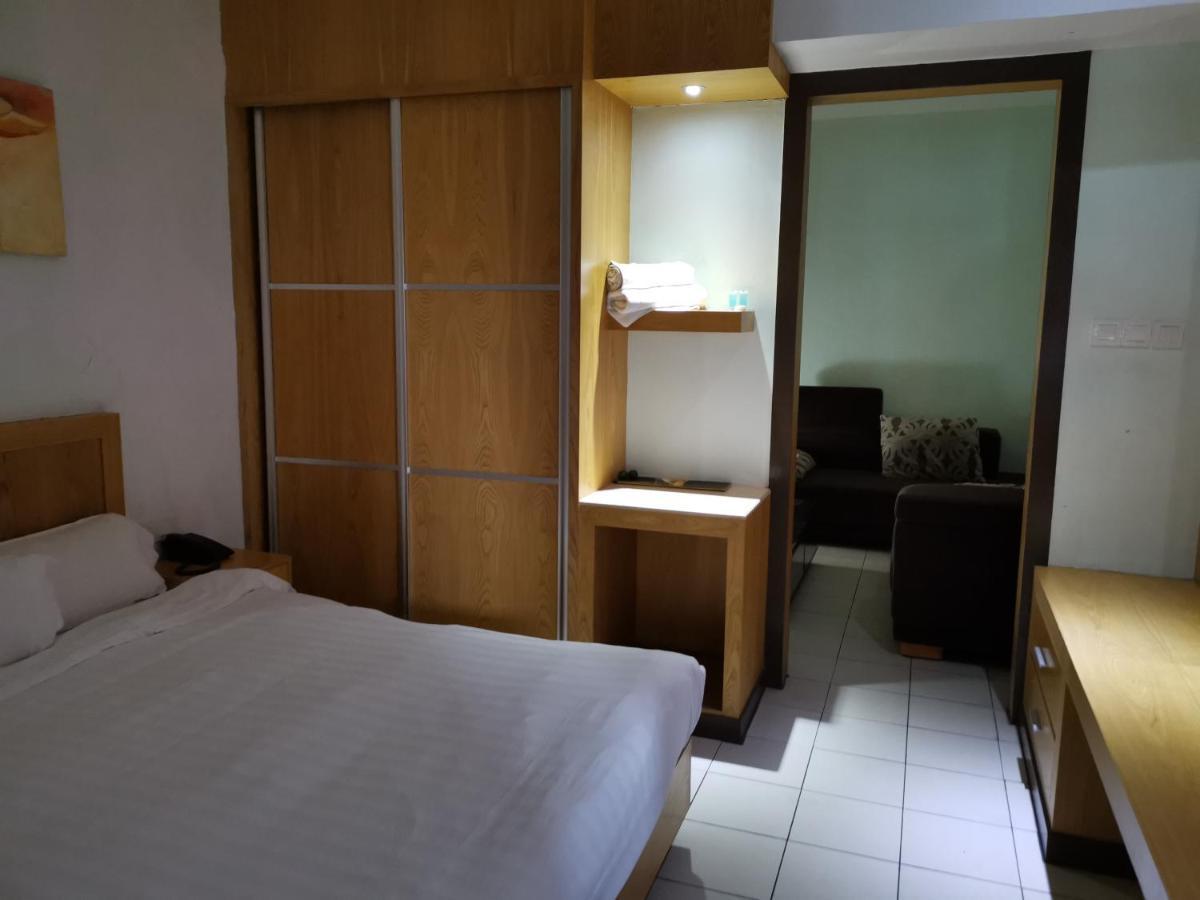 Fratini'S Hotel Labuan Kültér fotó