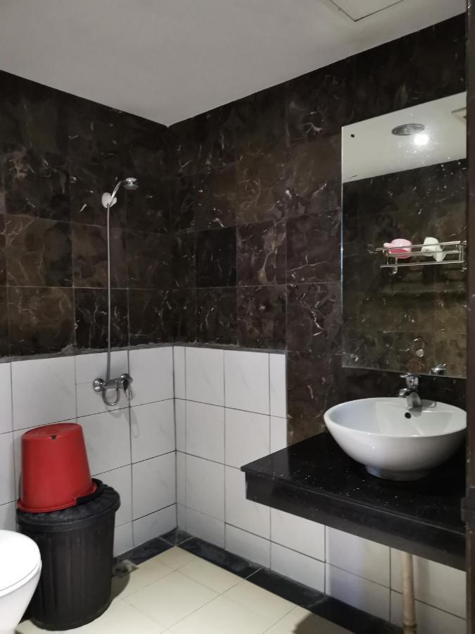 Fratini'S Hotel Labuan Kültér fotó