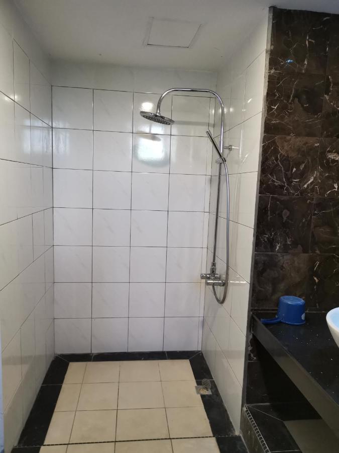 Fratini'S Hotel Labuan Kültér fotó