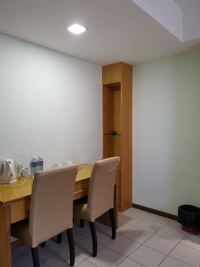 Fratini'S Hotel Labuan Kültér fotó